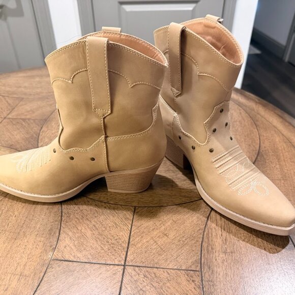 Cowgirl Boots! Size 9, never worn! - Picture 4 of 5